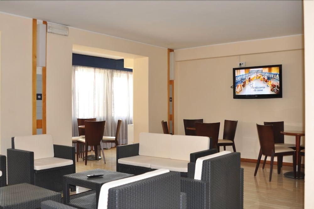 Hotel Alhambra Римини Екстериор снимка