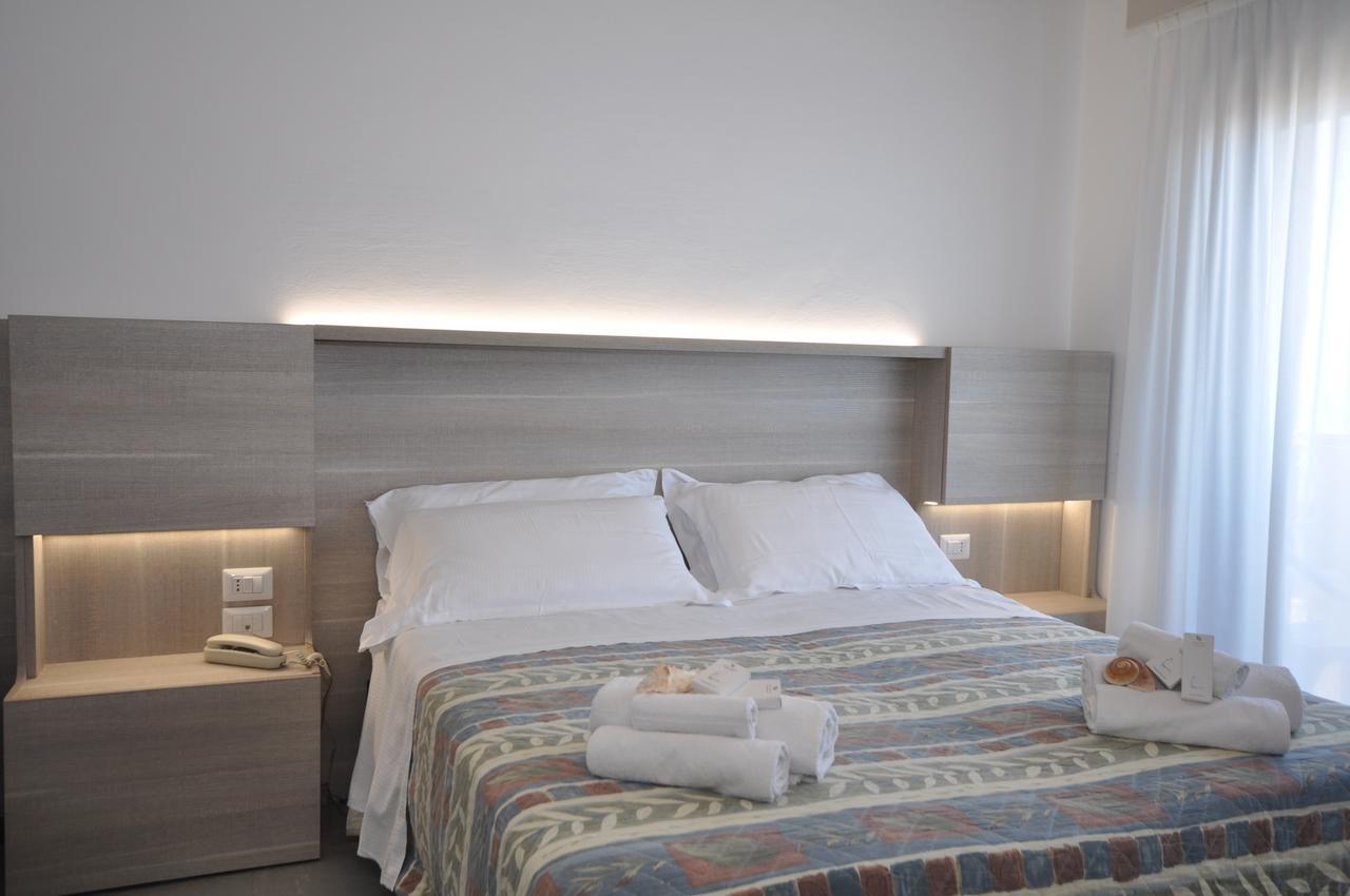 Hotel Alhambra Римини Екстериор снимка